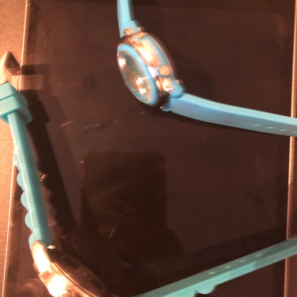 2 nice watches that keep gr8 time with new batt - Picture 4 of 4